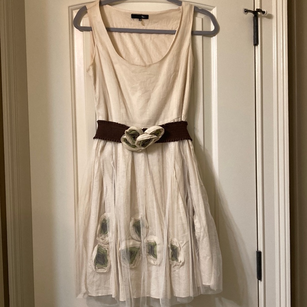 Elegant Cream Sleeveless Dress with Detachable Brown Belt